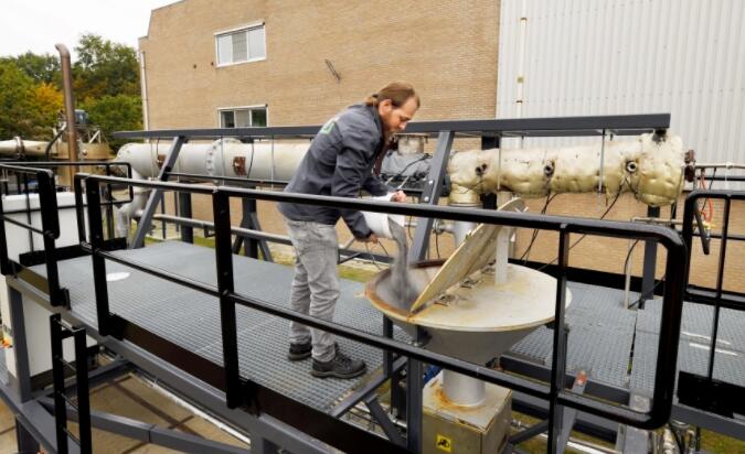 荷兰啤酒厂在酿造过程中使用铁粉