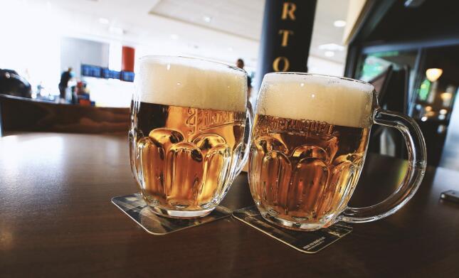 自70年代以来捷克人平均每年喝300杯啤酒