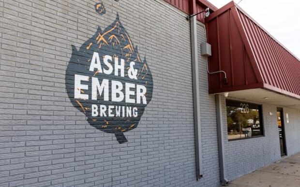 Ash＆Ember Brewing Co.在雪松山提供精酿啤酒