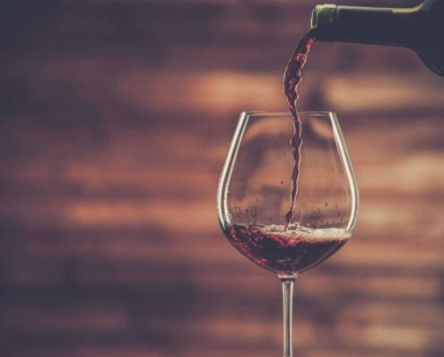 侍酒师将在花丘首次亮相诱人的葡萄酒吧并提供葡萄酒