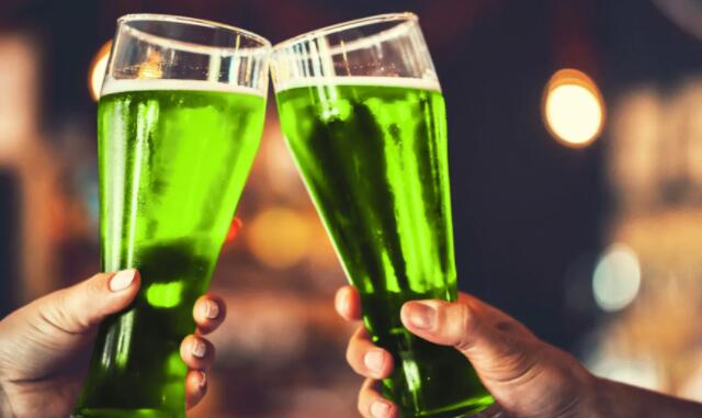 圣帕特里克节的首款绿色啤酒有着令人不安的历史