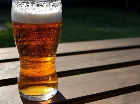 巴罗议员西蒙·费尔支持呼吁Rishi Sunak降低啤酒税