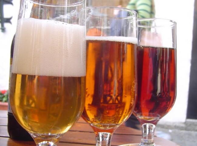 研究估计倒入啤酒时产生的气泡数