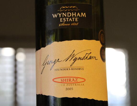 酒知识：shiraz是什么名字红酒，特指澳大利亚西拉红酒