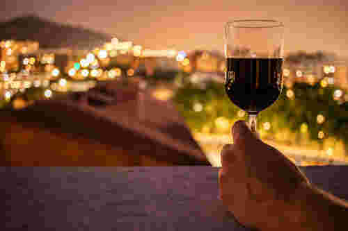 葡萄酒问答：睡前喝葡萄酒的功效与作用有哪些？
