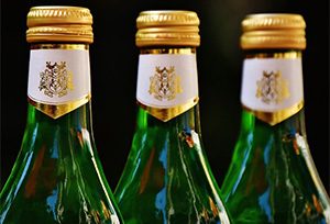 酒知识：为什么大多数啤酒瓶都是绿色的？