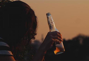 酒知识：一般女生喝几瓶啤酒就会醉？