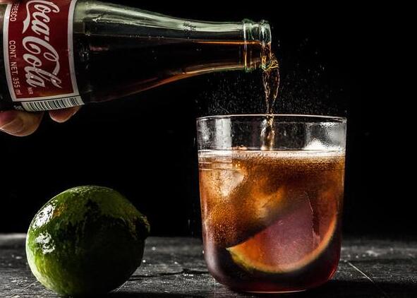 酒知识：自由古巴鸡尾酒象征胜利与解放，是最出名的朗姆鸡尾酒简单好喝