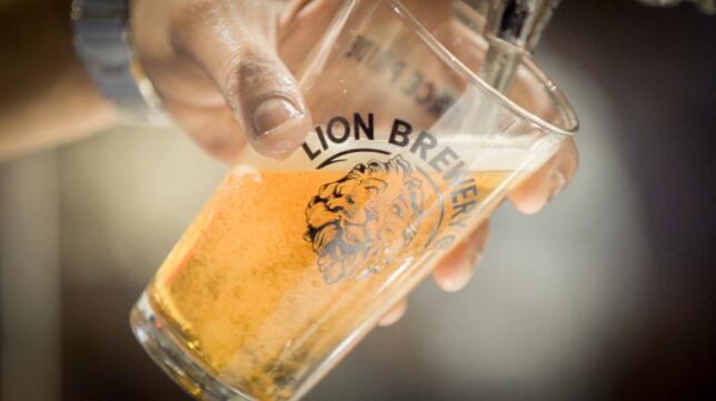 在大流行中为狮子啤酒厂提供精酿啤酒交付和迷你桶订阅和盒装促销