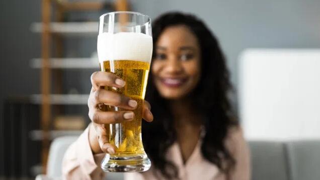 研究称每天喝这么多啤酒可降低患心脏病的风险
