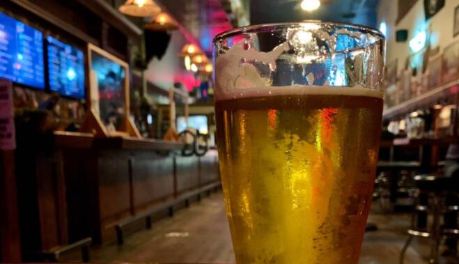 在塔科马啤酒周学习喜欢酸啤酒和苹果酒 现在正在发生