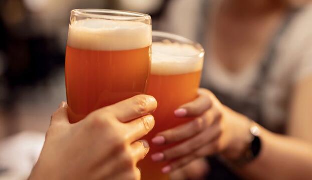 新研究显示每天一瓶葡萄酒或啤酒可以让老年澳大利亚人远离医生