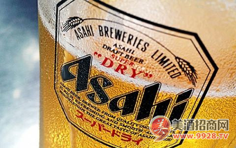 日本啤酒市场竞争激烈，朝日啤酒与麒麟啤酒成长战略截然不同。