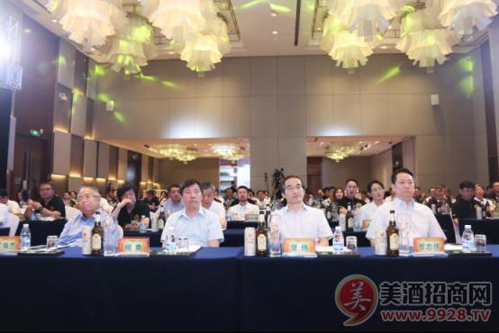 啤酒评论：全麦白啤“精智众创”大赛落幕，百年青啤为创新开路