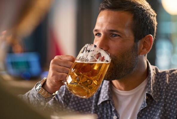 酒吧可能会削减啤酒税以吸引回头客