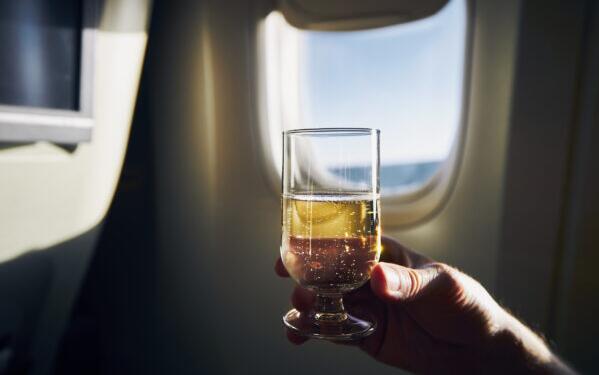 达美航空将在航班上重新引入啤酒和葡萄酒