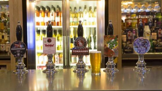 在Worthing酒吧举办的为期12天的啤酒节提供15种来自国内外的真正啤酒