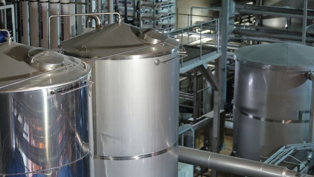 PaxtonProducts使用空气和电离技术来冲洗和干燥啤酒瓶和罐头